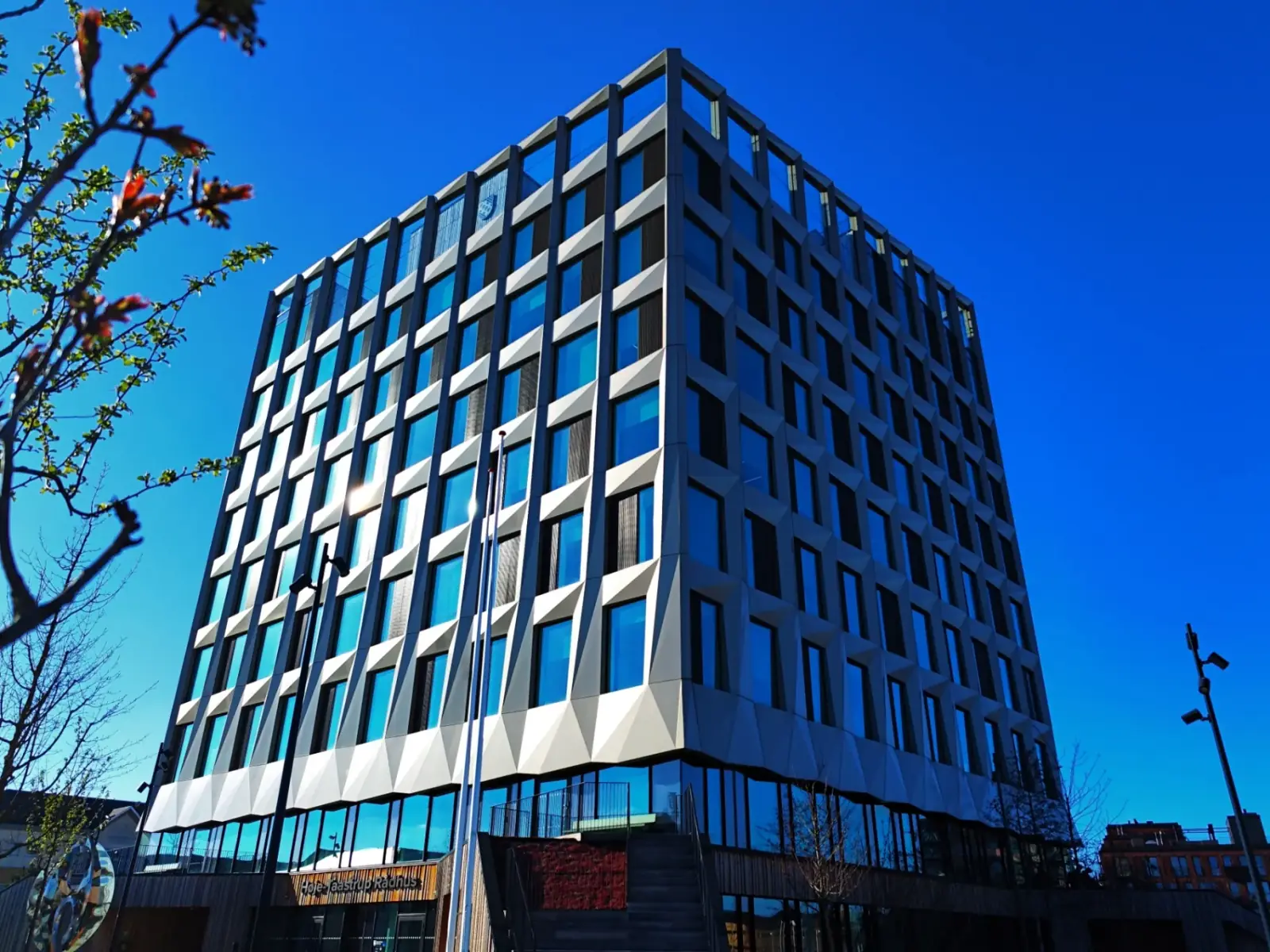 Høje-Taastrup Rådhus i Taastrup — Flogo Byg-reference